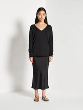 Load image into Gallery viewer, JULIETTE HOGAN LOUNGE V-NECK LS T BLACK