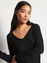 Load image into Gallery viewer, JULIETTE HOGAN LOUNGE V-NECK LS T BLACK