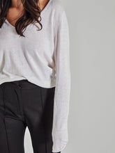 Load image into Gallery viewer, JULIETTE HOGAN LOUNGE V-NECK L/S T WHITE