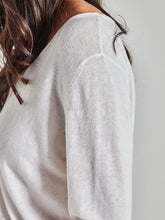 Load image into Gallery viewer, JULIETTE HOGAN LOUNGE V-NECK L/S T WHITE