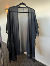 Load image into Gallery viewer, PRE LOVED NES KIMONO / OS