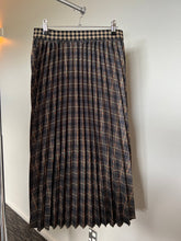 Load image into Gallery viewer, PRE LOVED CURATE SKIRT / M