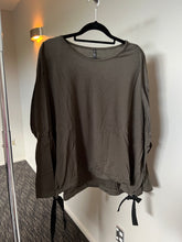 Load image into Gallery viewer, PRE LOVED NES TOP / S