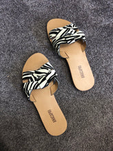 Load image into Gallery viewer, PRE LOVED ANACAPRIS | 36