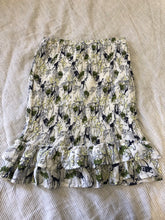 Load image into Gallery viewer, PRE LOVED LEO + BE SKIRT / 8