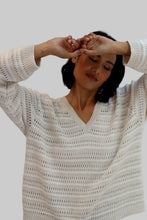 Load image into Gallery viewer, TATANO TRELLIS V NECK SAND/WHITE
