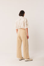Load image into Gallery viewer, INDI &amp; COLD MAGNOLIA TOP KHAKI
