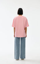 Load image into Gallery viewer, KINNEY LOVER TEE PINK
