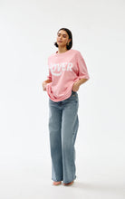 Load image into Gallery viewer, KINNEY LOVER TEE PINK
