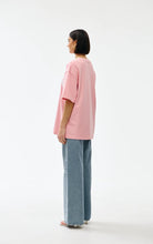 Load image into Gallery viewer, KINNEY LOVER TEE PINK
