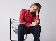 Load image into Gallery viewer, ESMAEE SATELITE BLOUSE HOT PINK
