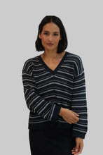 Load image into Gallery viewer, TATANO TRELLIS V NECK INK/WHITE
