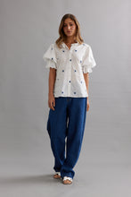 Load image into Gallery viewer, CAITLIN CRISP SOHO BLOUSE BLUEBELL VOILE

