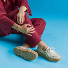 Load image into Gallery viewer, CLARKS TORHILL BOAT CREAM NUBUCK
