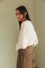 Load image into Gallery viewer, INDI &amp; COLD VERONICA TOP BLANCO
