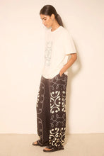 Load image into Gallery viewer, MØN RENN KEMOSABE TEE CREAM
