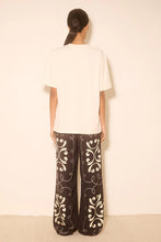 Load image into Gallery viewer, MØN RENN KEMOSABE TEE CREAM
