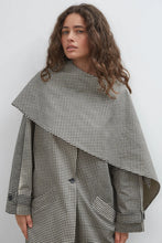 Load image into Gallery viewer, COMMONPLACE LADY GINGHAM TRENCH BLACK/WHITE
