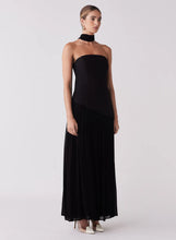 Load image into Gallery viewer, ESMAEE VIEWPOINT MAXI DRESS
