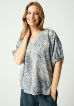 Load image into Gallery viewer, UNTOUCHED WORLD FLORINE TOP DAPPLED BLOOM
