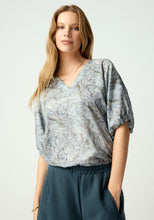 Load image into Gallery viewer, UNTOUCHED WORLD FLORINE TOP DAPPLED BLOOM
