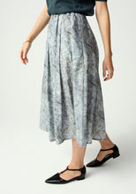 Load image into Gallery viewer, UNTOUCHED WORLD PAISLEY SKIRT DAPPLED BLOOM
