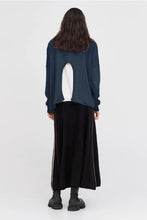 Load image into Gallery viewer, TAYLOR SUBMERGE SWEATER SMOKE
