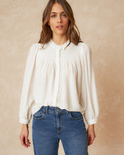 Load image into Gallery viewer, INDI &amp; COLD ALBA SHIRT BLANCO

