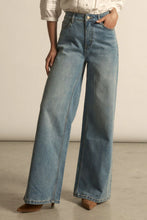 Load image into Gallery viewer, ZOE KRATZMANN AURA JEAN MID DENIM
