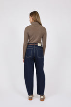 Load image into Gallery viewer, MARLOW THE CURVE BARREL JEAN MIDNIGHT WASH
