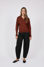 Load image into Gallery viewer, MARLOW THE CURVE BARREL JEAN NOIR RINSE
