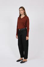 Load image into Gallery viewer, MARLOW THE CURVE BARREL JEAN NOIR RINSE
