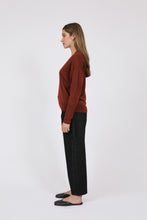 Load image into Gallery viewer, MARLOW THE CURVE BARREL JEAN NOIR RINSE
