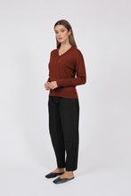 Load image into Gallery viewer, MARLOW THE CURVE BARREL JEAN NOIR RINSE
