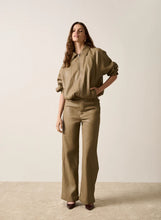 Load image into Gallery viewer, ESMAEE EXPRESSION BUBBLE JACKET KHAKI
