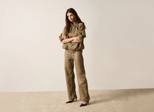 Load image into Gallery viewer, ESMAEE EXPRESSION BUBBLE JACKET KHAKI
