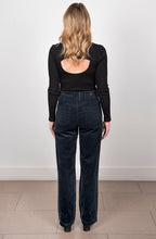 Load image into Gallery viewer, NEW LONDON BATTEN CORD IRON
