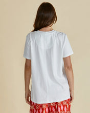 Load image into Gallery viewer, BETTY BASICS ELLIA CREW TEE SARDINIA PRINT
