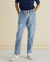 Load image into Gallery viewer, BETTY BASICS HAVEN STRAIGHT LEG JEAN
