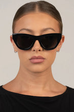 Load image into Gallery viewer, OTRA KINNI BLACK/SMOKE
