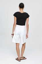 Load image into Gallery viewer, MARLE BELTED JEAN SHORT BLANC
