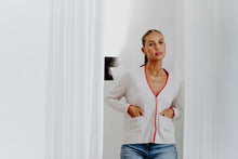 Load image into Gallery viewer, BRIDGE &amp; LORD BOYFRIEND CARDI WITH CONTRAST STONE/GERANIUM
