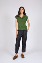 Load image into Gallery viewer, MARLOW BEAM BARREL PANT DARK WASH
