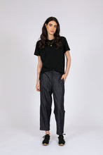 Load image into Gallery viewer, MARLOW BEAM BARREL PANT DARK WASH
