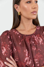 Load image into Gallery viewer, IVY + JACK CANDID PLUM SMUDGE FLORAL FRILL SLEEVE CREW NECK TOP
