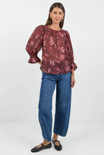 Load image into Gallery viewer, IVY + JACK CANDID PLUM SMUDGE FLORAL FRILL SLEEVE CREW NECK TOP
