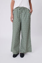 Load image into Gallery viewer, MARLOW CASCADE WIDE LEG PANT MEADOW PRINT
