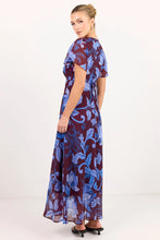 Load image into Gallery viewer, AMONG THE BRAVE CHARIOT BURGUNDY BLUE FLORAL FLUTTER SLEEVE MAXI DRESS
