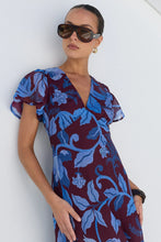 Load image into Gallery viewer, AMONG THE BRAVE CHARIOT BURGUNDY BLUE FLORAL FLUTTER SLEEVE MAXI DRESS
