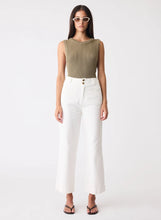 Load image into Gallery viewer, COMING THIS WEEK | ESMAEE CAPILLA DENIM JEANS
